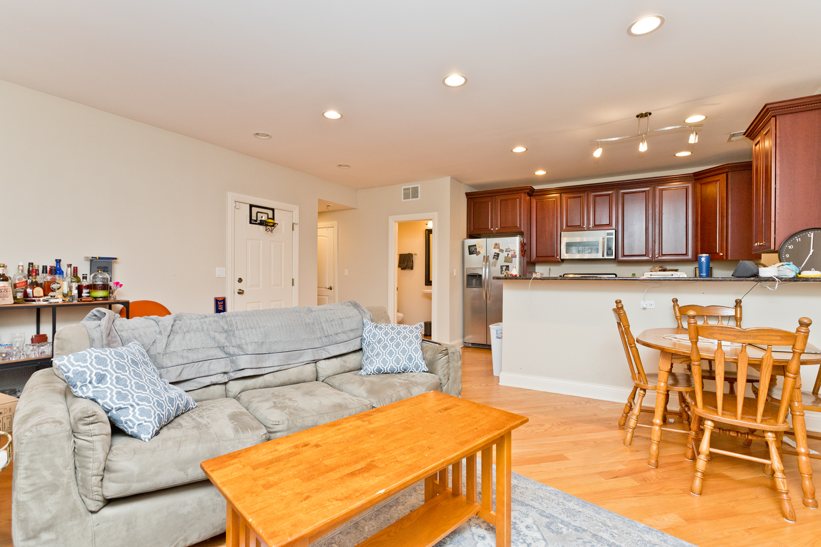 2414 W Moffat Street 1