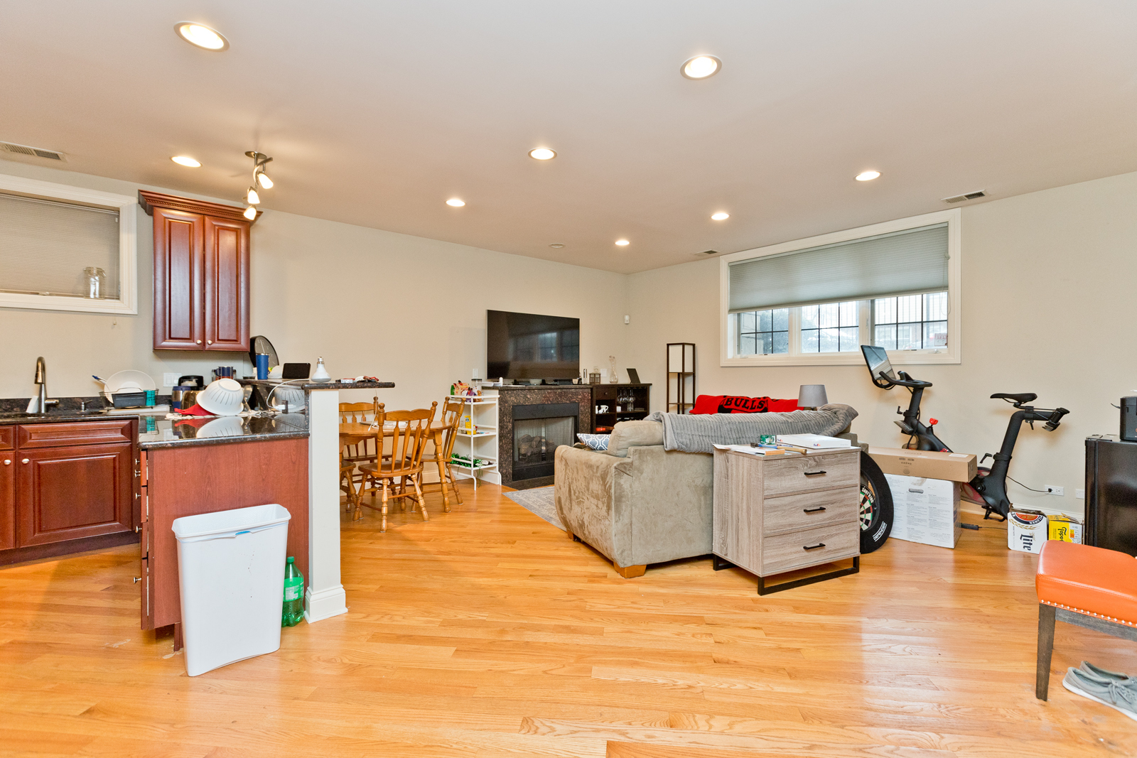 2414 W Moffat Street 1