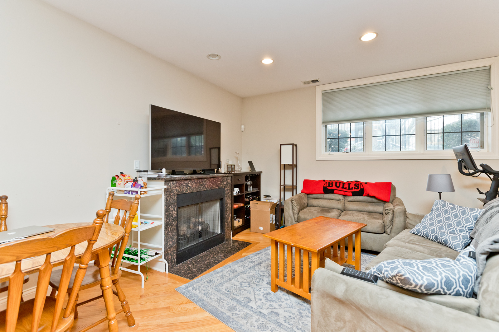 2414 W Moffat Street 1