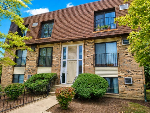 Photo of 181 N Waters Edge Drive #202, Glendale Heights, IL 60139 (MLS # 12746059)