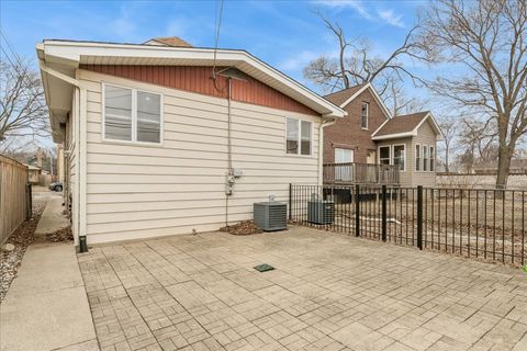 Tiny photo for 2817 Wenonah Avenue, Berwyn, IL 60402 (MLS # 12587677)