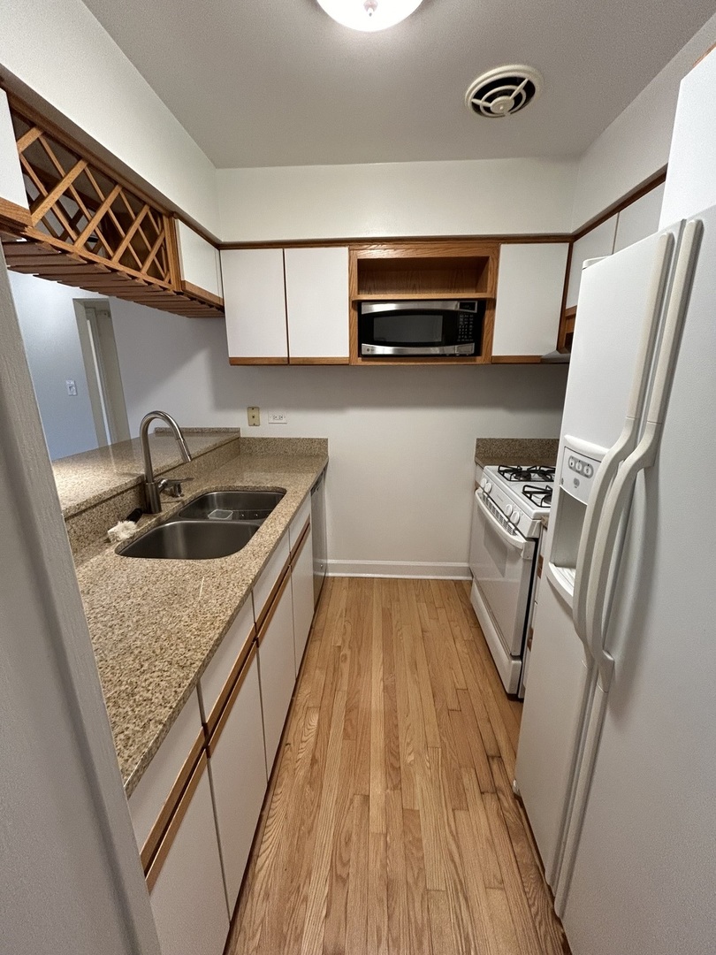 401 W Webster Avenue 502