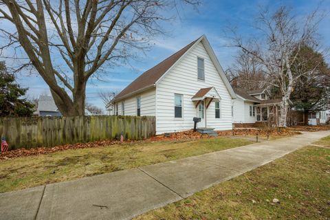 Tiny photo for 1213 S Madison Street, Bloomington, IL 61701 (MLS # 12538821)