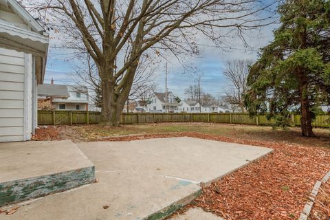 Tiny photo for 1213 S Madison Street, Bloomington, IL 61701 (MLS # 12538821)