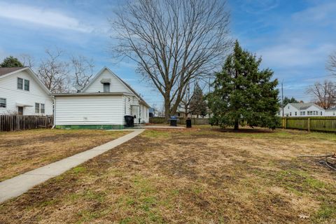 Tiny photo for 1213 S Madison Street, Bloomington, IL 61701 (MLS # 12538821)