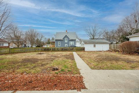 Tiny photo for 1213 S Madison Street, Bloomington, IL 61701 (MLS # 12538821)