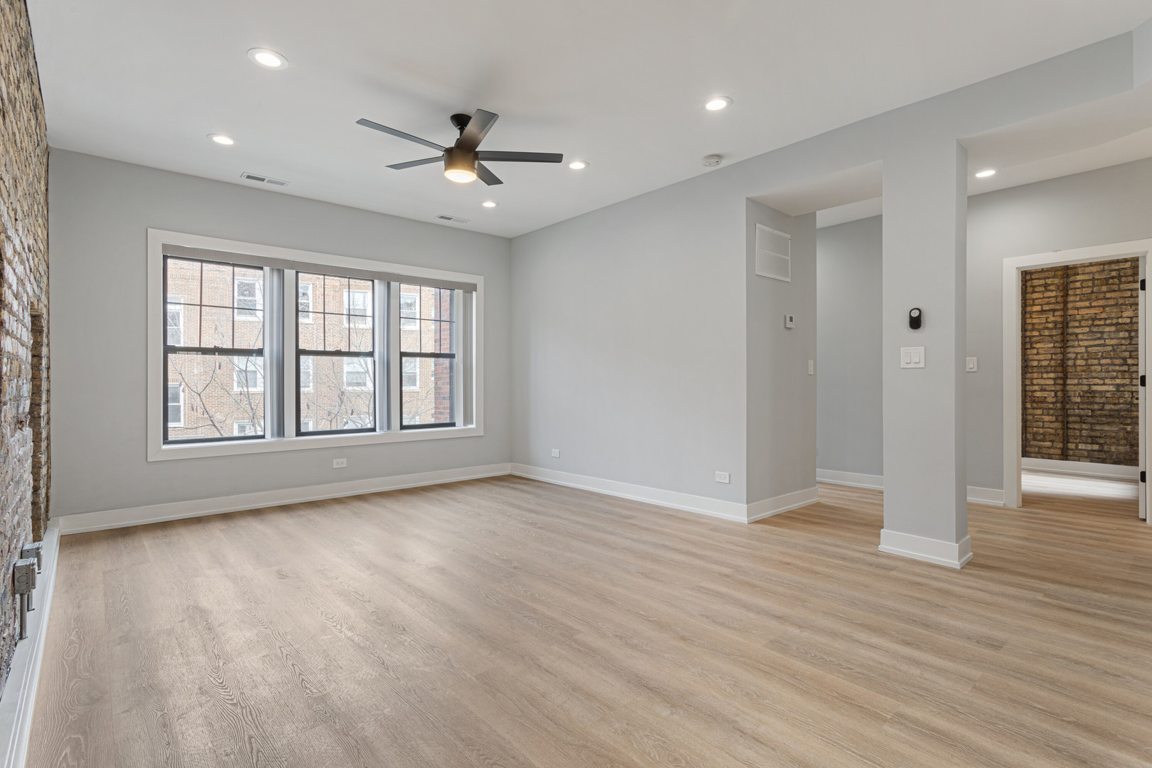 7663 N ROGERS Avenue 3