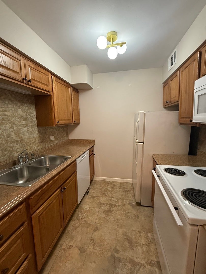 6176 Knoll Lane Court 202