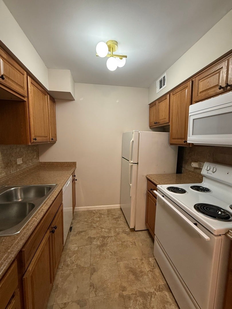 6176 Knoll Lane Court 202