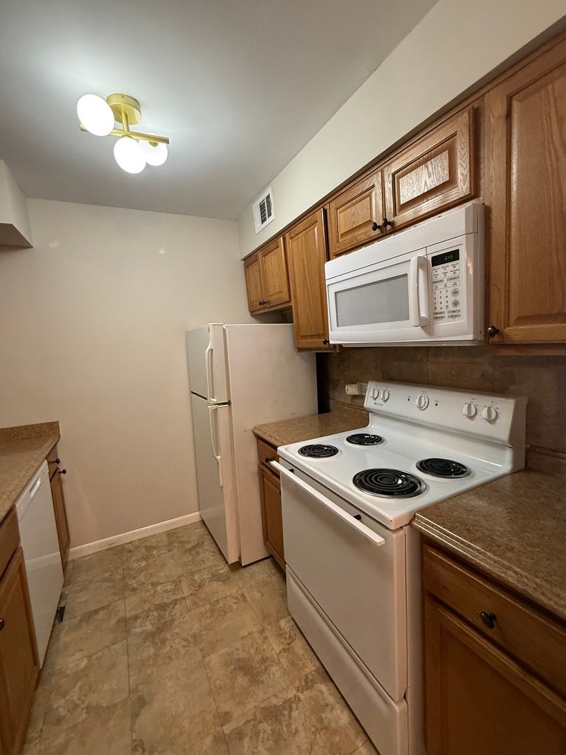 6176 Knoll Lane Court 202