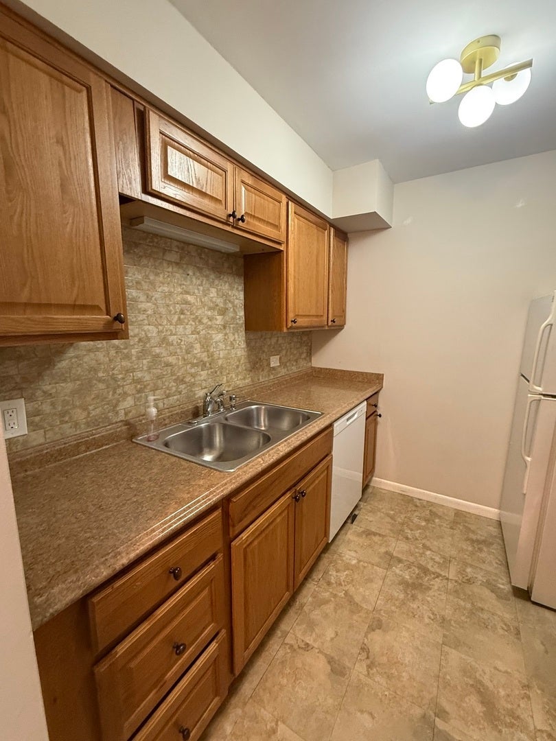 6176 Knoll Lane Court 202