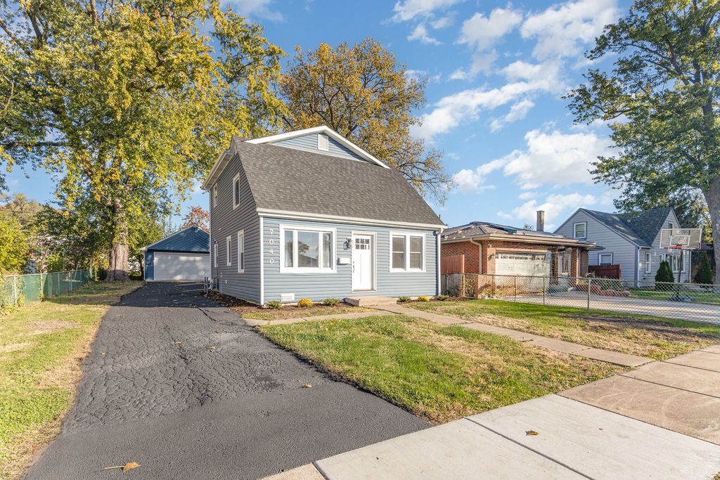 Photo for 7040 W 114th Street, Worth, IL 60482 (MLS # 12505797)