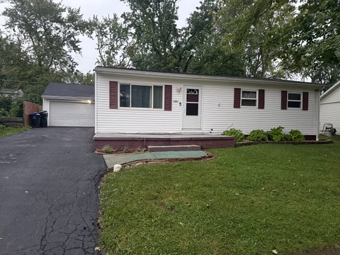 Photo of 1305 Glenwood Road, Bloomington, IL 61704 (MLS # 12768221)