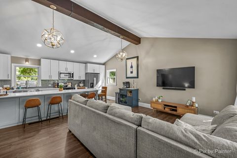 Tiny photo for 2018 W Oakleaf Drive, McHenry, IL 60051 (MLS # 12469561)
