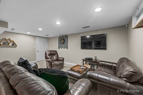 Tiny photo for 2018 W Oakleaf Drive, McHenry, IL 60051 (MLS # 12469561)