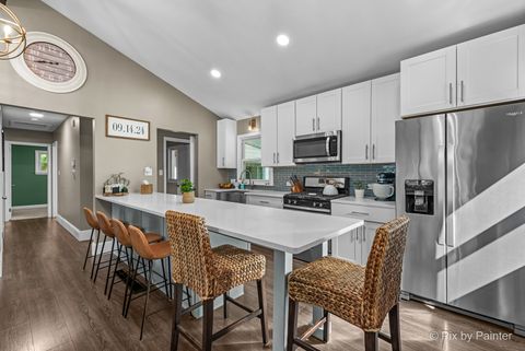 Tiny photo for 2018 W Oakleaf Drive, McHenry, IL 60051 (MLS # 12469561)