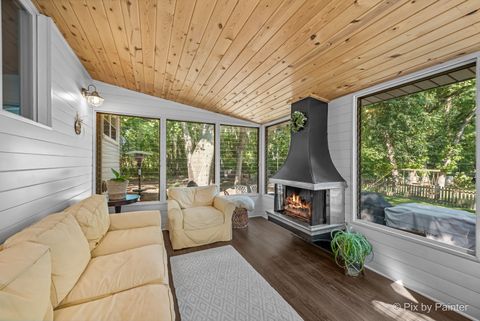 Tiny photo for 2018 W Oakleaf Drive, McHenry, IL 60051 (MLS # 12469561)