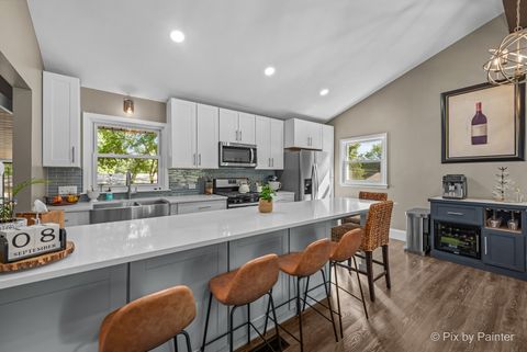 Tiny photo for 2018 W Oakleaf Drive, McHenry, IL 60051 (MLS # 12469561)