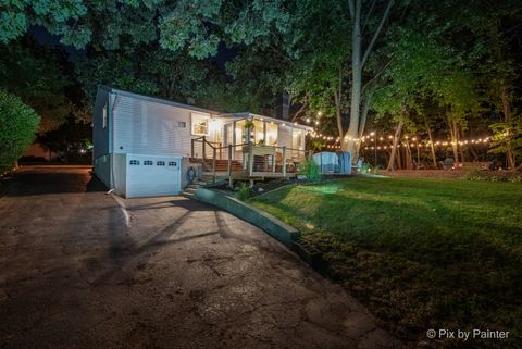 Tiny photo for 2018 W Oakleaf Drive, McHenry, IL 60051 (MLS # 12469561)