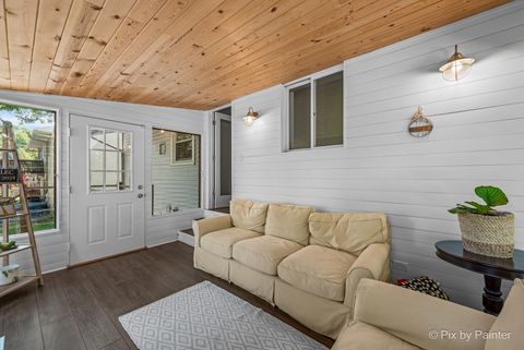 Tiny photo for 2018 W Oakleaf Drive, McHenry, IL 60051 (MLS # 12469561)