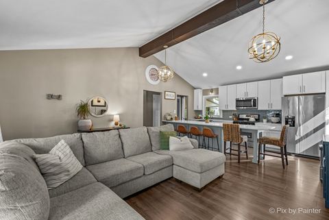 Tiny photo for 2018 W Oakleaf Drive, McHenry, IL 60051 (MLS # 12469561)