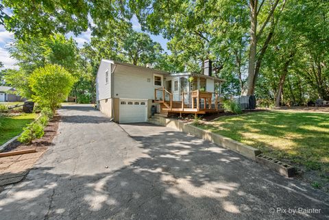 Tiny photo for 2018 W Oakleaf Drive, McHenry, IL 60051 (MLS # 12469561)