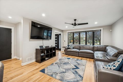 Tiny photo for 1108 S Maple Avenue, Oak Park, IL 60304 (MLS # 12521380)