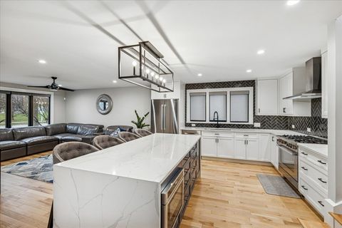 Tiny photo for 1108 S Maple Avenue, Oak Park, IL 60304 (MLS # 12521380)