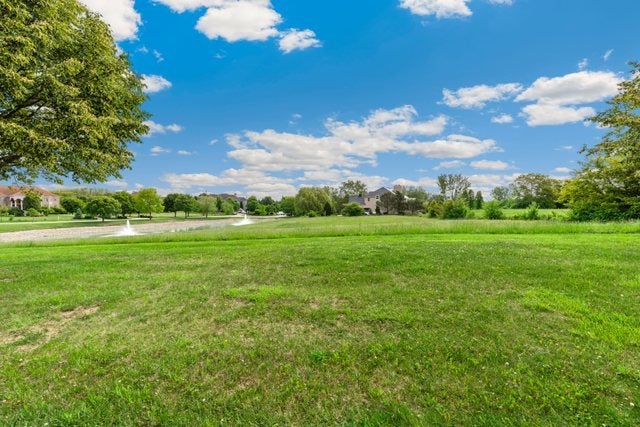 8 Falcon Lakes Drive