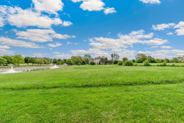 8 Falcon Lakes Drive