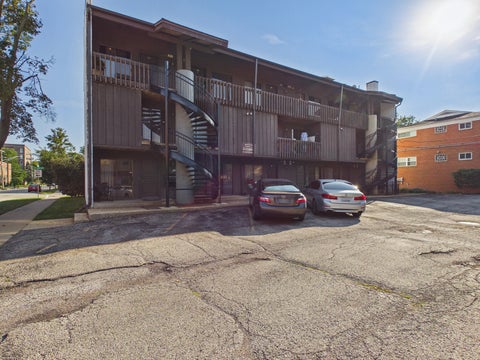Tiny photo for 1296 E Washington Street #12, Des Plaines, IL 60016 (MLS # 12755098)