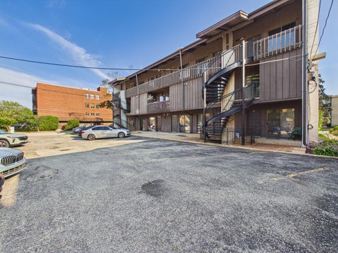 Tiny photo for 1296 E Washington Street #12, Des Plaines, IL 60016 (MLS # 12755098)