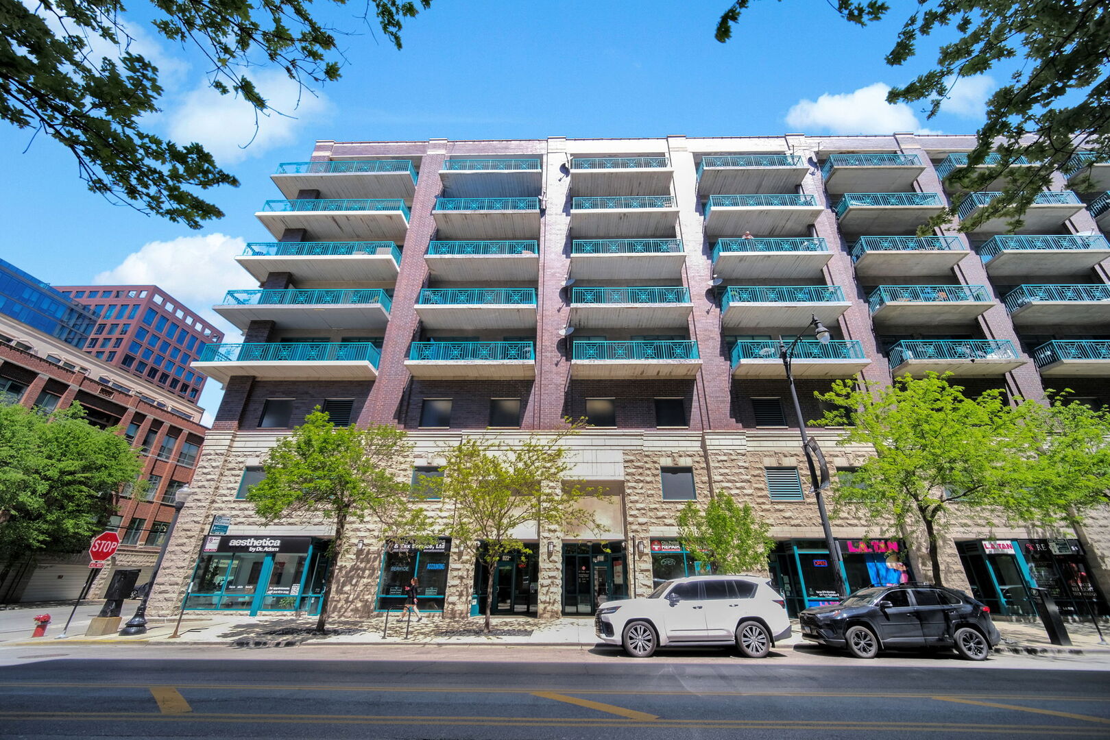 920 W MADISON Street B4