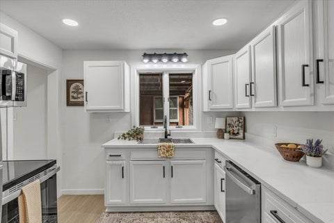 Tiny photo for 1219 Devils Glen Road, Bettendorf, IA 52722 (MLS # 12757477)