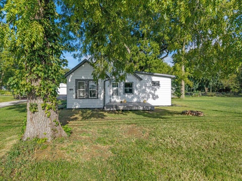Photo of 1219 Devils Glen Road, Bettendorf, IA 52722 (MLS # 12757477)