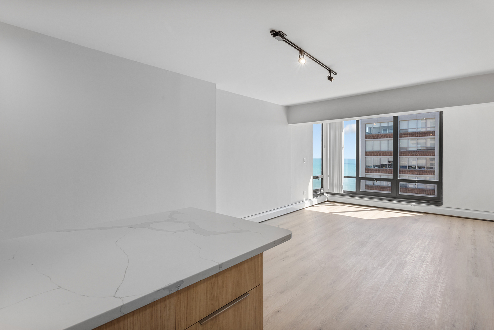 6166 N Sheridan Road 10F