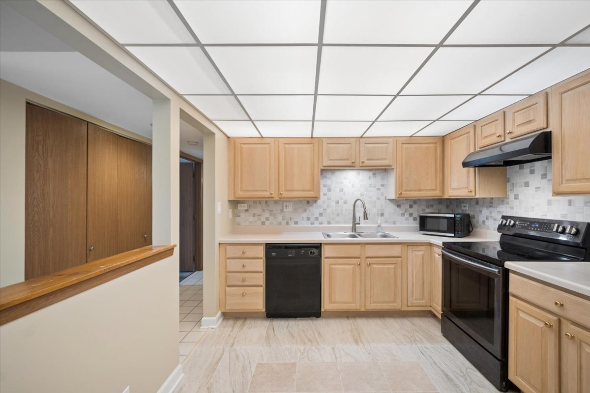 475 Plum Creek Drive 206