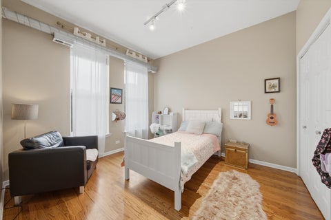 Tiny photo for 1048 W Foster Avenue #E, Chicago, IL 60640 (MLS # 12718080)