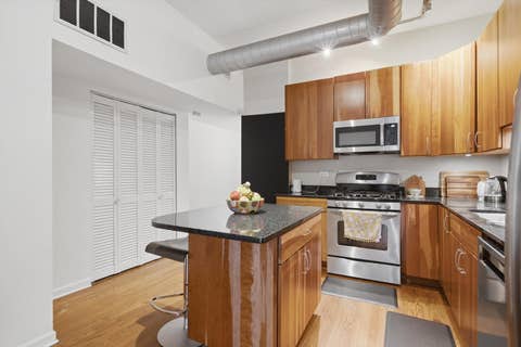 Tiny photo for 1048 W Foster Avenue #E, Chicago, IL 60640 (MLS # 12718080)