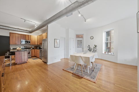 Tiny photo for 1048 W Foster Avenue #E, Chicago, IL 60640 (MLS # 12718080)