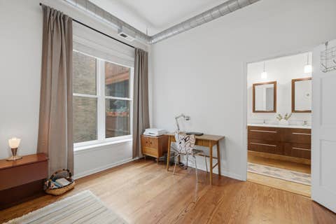 Tiny photo for 1048 W Foster Avenue #E, Chicago, IL 60640 (MLS # 12718080)
