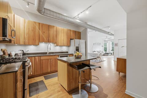 Tiny photo for 1048 W Foster Avenue #E, Chicago, IL 60640 (MLS # 12718080)