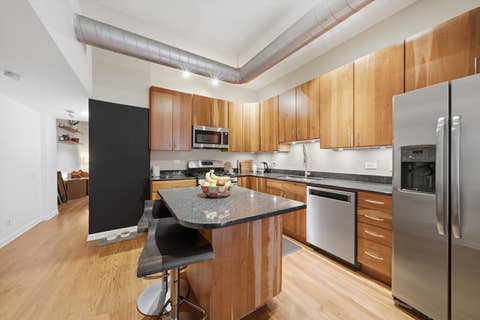 Tiny photo for 1048 W Foster Avenue #E, Chicago, IL 60640 (MLS # 12718080)