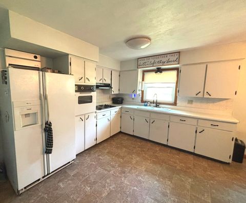 Tiny photo for 701 Boyd Avenue, Iuka, IL 62849 (MLS # 12628170)