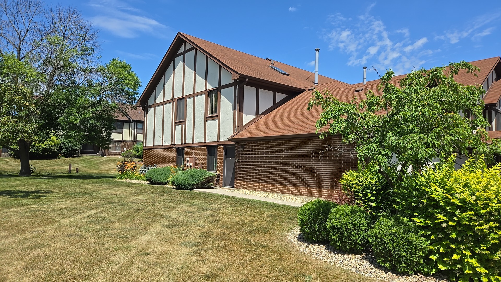 906 E Steger Road 5