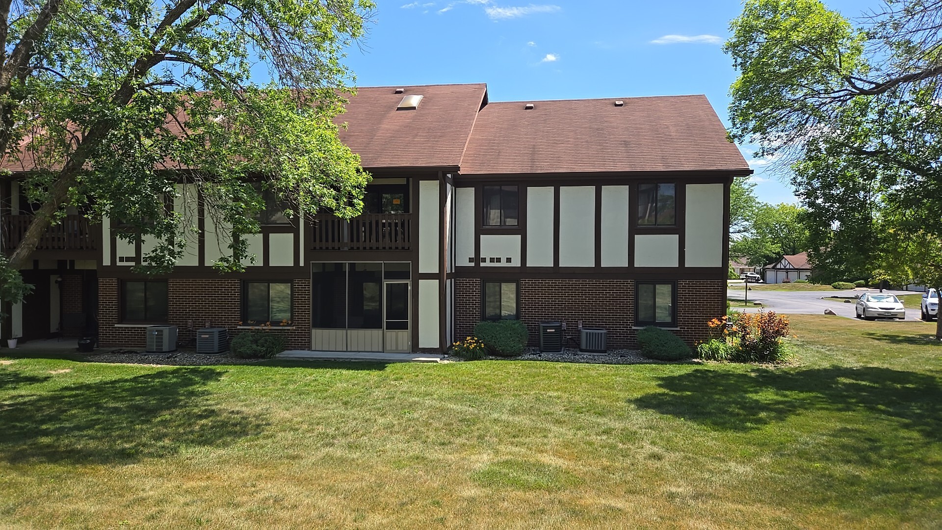 906 E Steger Road 5
