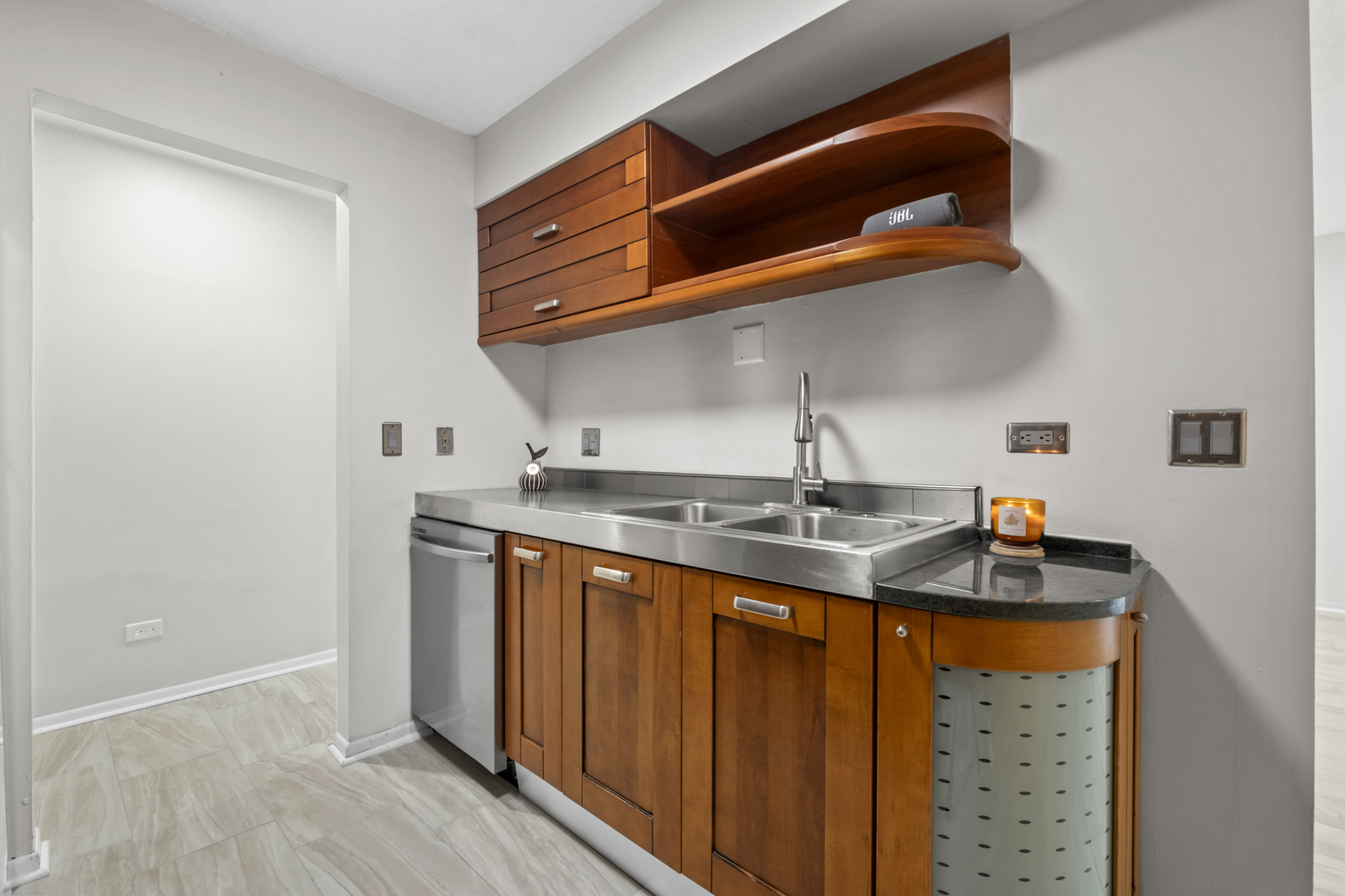 900 Casey Court 27-06