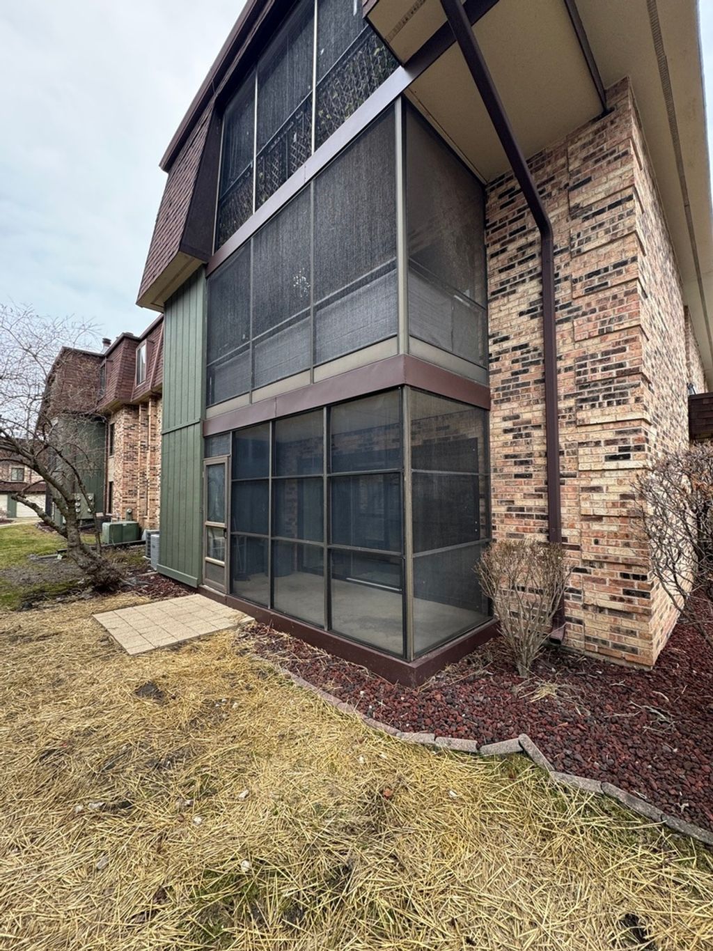 listing image 0