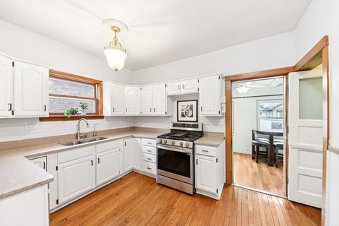 Tiny photo for 1010 S Ridgeland Avenue, Oak Park, IL 60304 (MLS # 12589843)