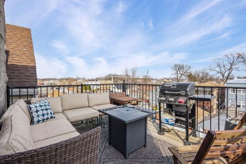 Tiny photo for 2305 N AUSTIN Avenue #3, Chicago, IL 60639 (MLS # 12566924)